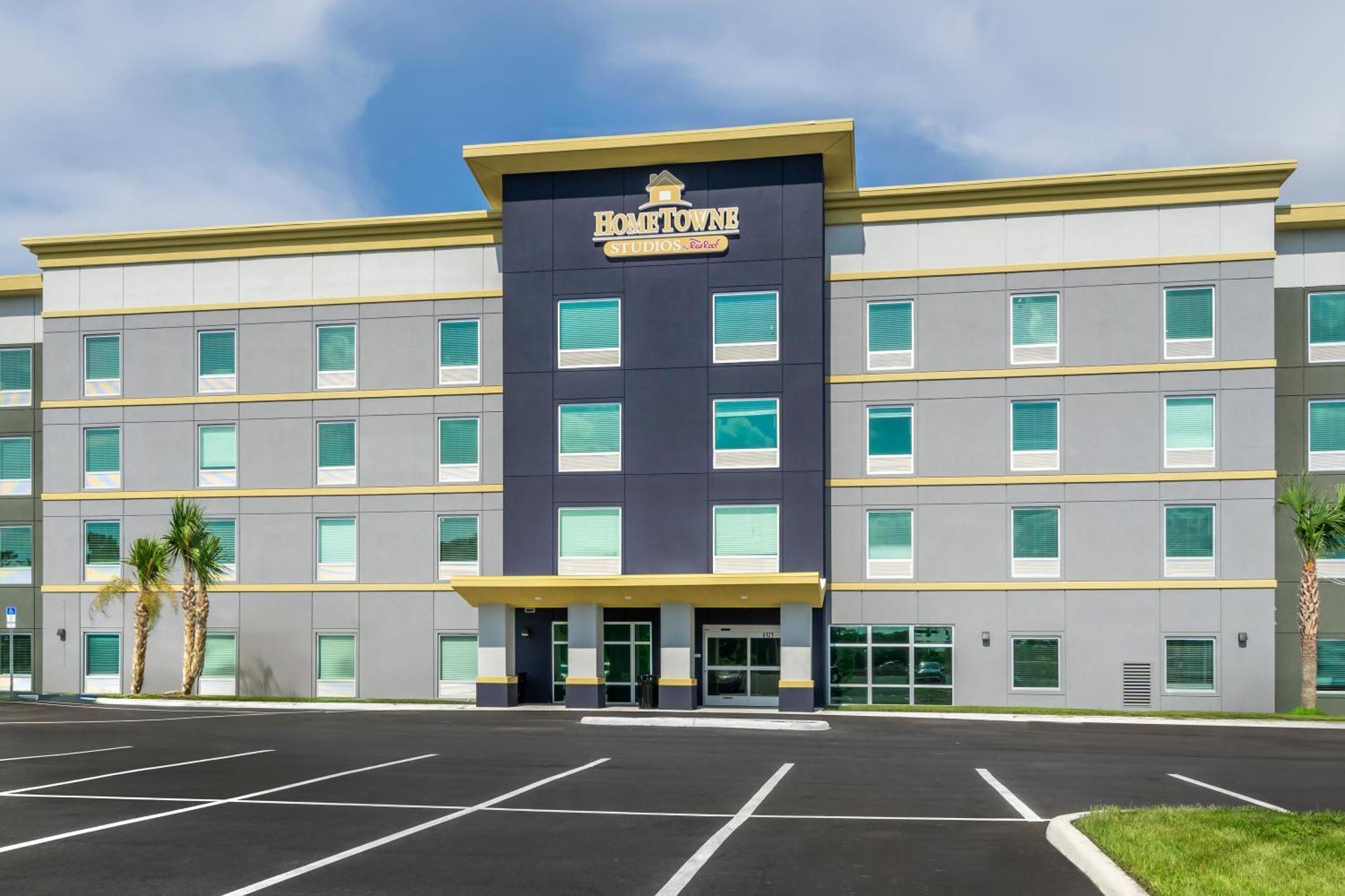 Hometowne Studios By Red Roof Tampa - Airport Eksteriør billede